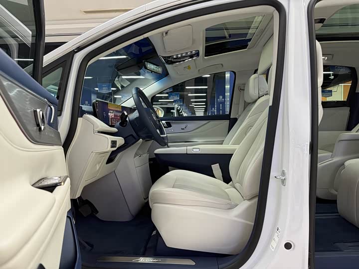 Фото 4 - Buick GL8 Hybrid