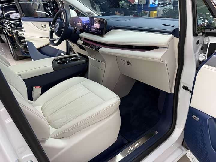 Фото 7 - Buick GL8 Hybrid