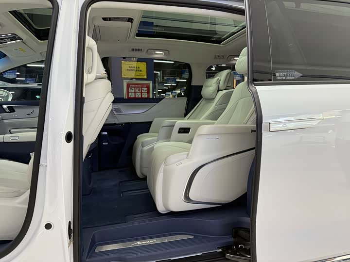 Фото 8 - Buick GL8 Hybrid