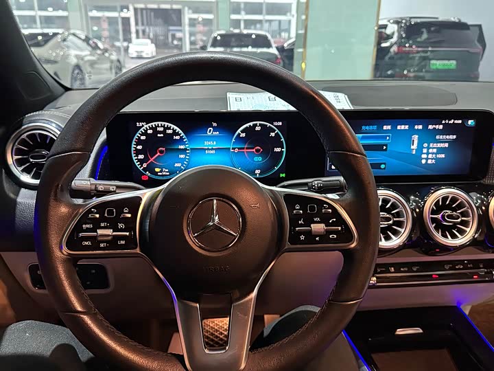 Фото 5 - Mercedes-Benz EQB