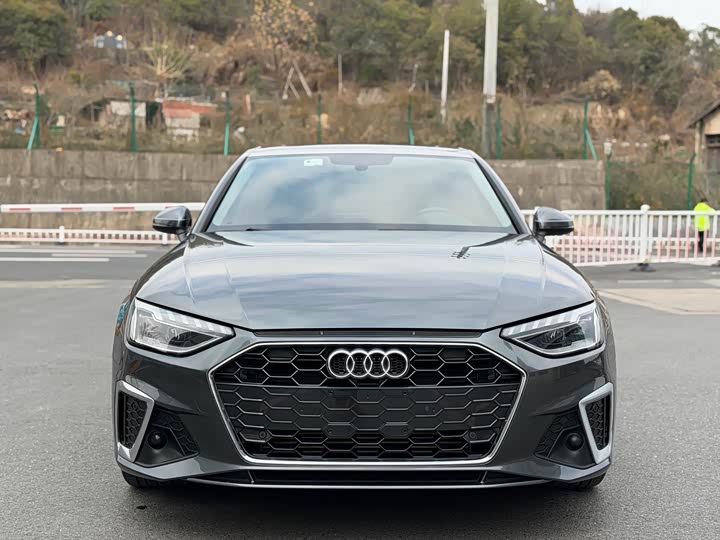 Фото 2 - Audi A4L