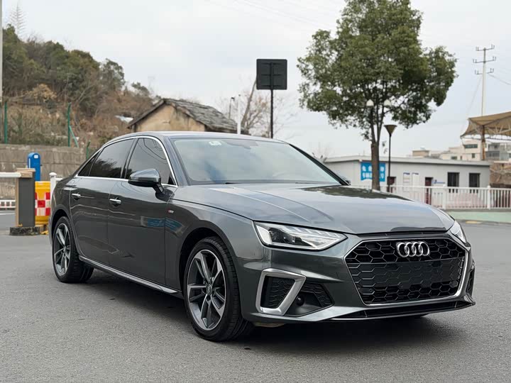 Фото 3 - Audi A4L