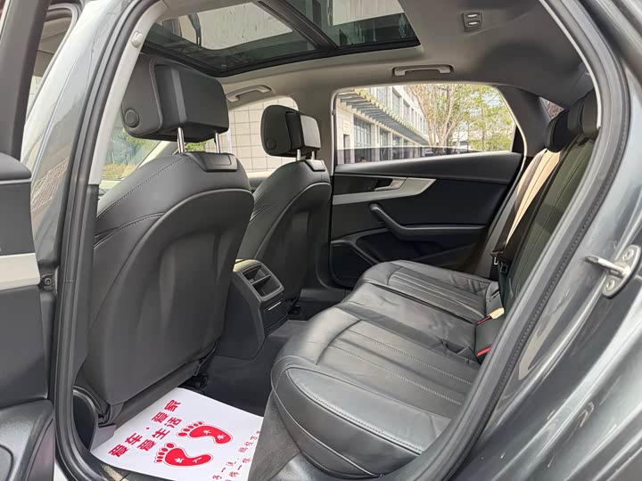 Фото 9 - Audi A4L