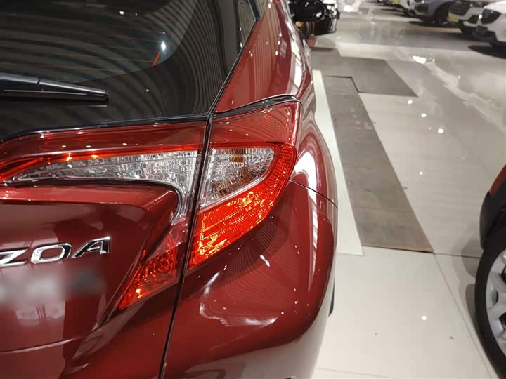 Фото 8 - Toyota Izoa