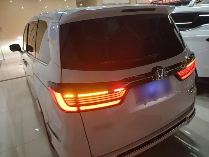 Фото 5 - Honda Elysion