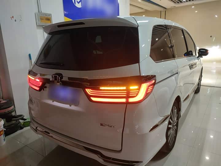 Фото 7 - Honda Elysion