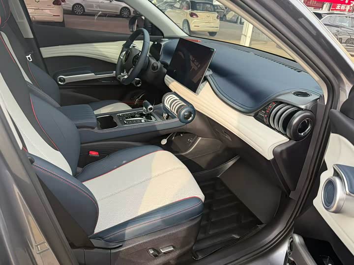 Фото 7 - BYD Yuan Plus