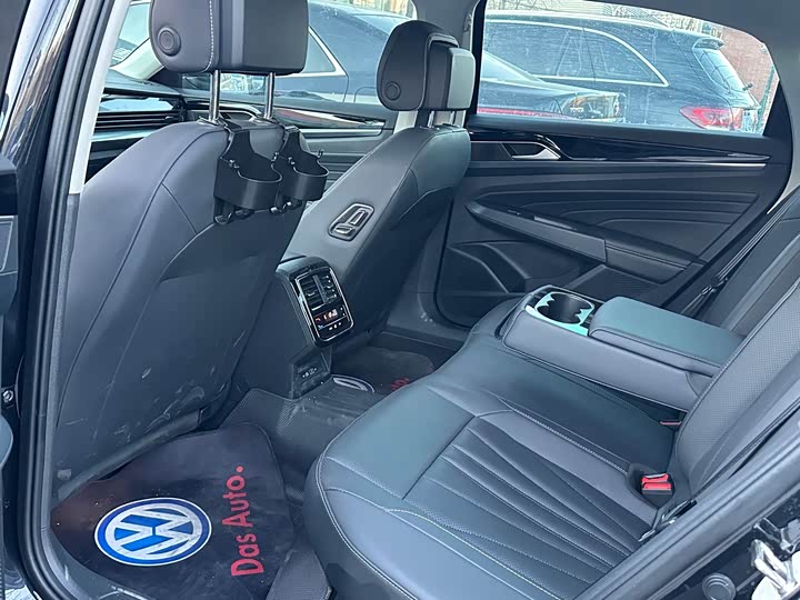 Фото 8 - Volkswagen Passat