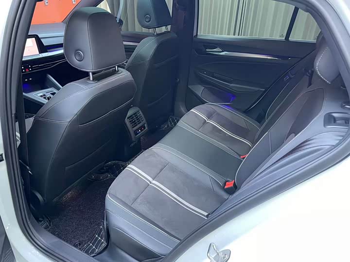 Фото 4 - Volkswagen Golf