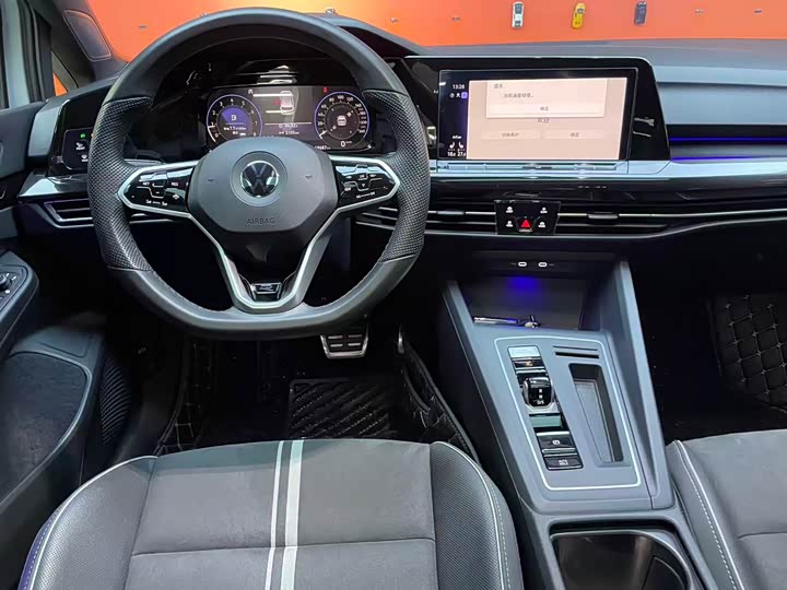 Фото 8 - Volkswagen Golf