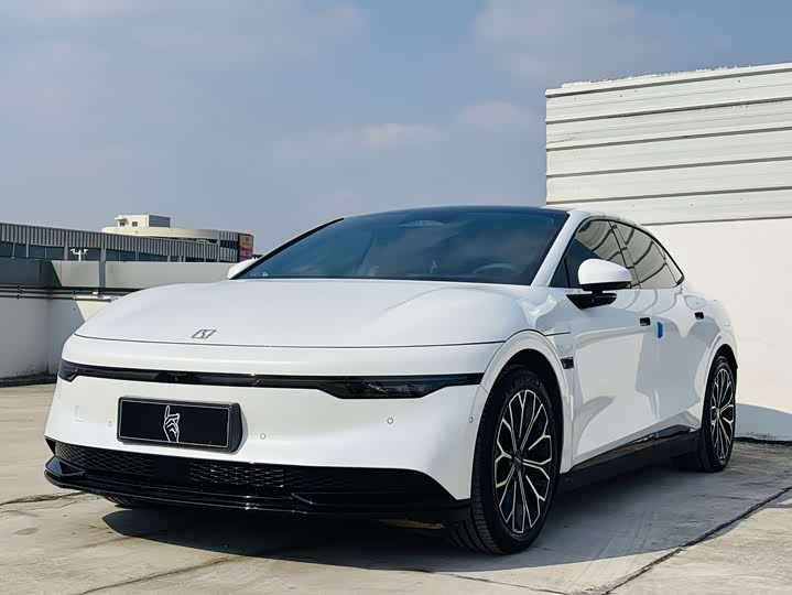 Фото 1 - Zeekr 007