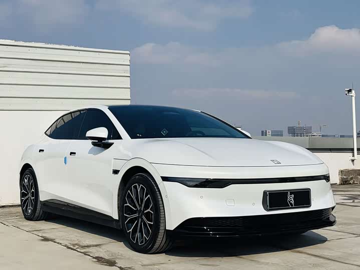 Фото 3 - Zeekr 007