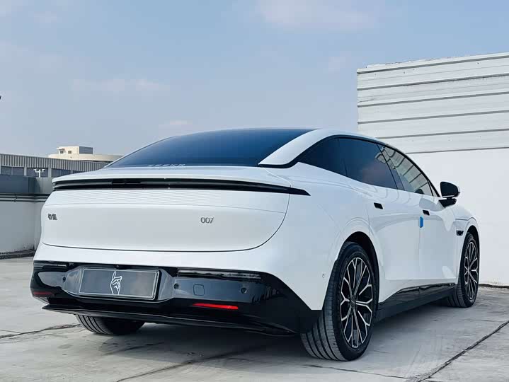 Фото 9 - Zeekr 007