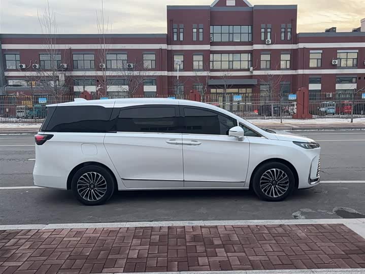 Фото 4 - Buick GL8 Hybrid