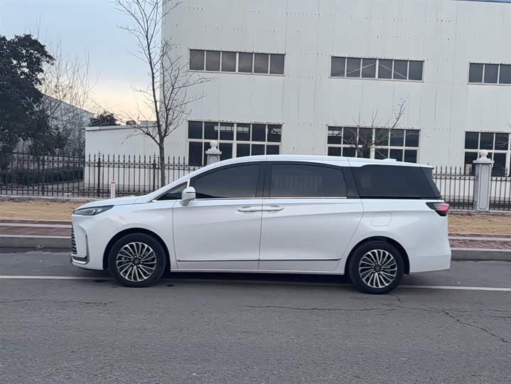 Фото 7 - Buick GL8 Hybrid