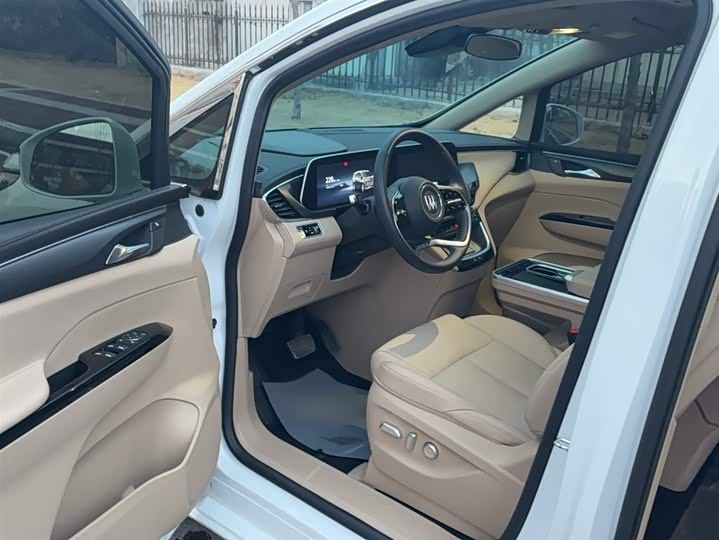 Фото 9 - Buick GL8 Hybrid