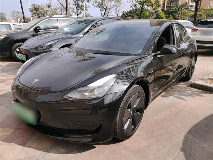 Фото 1 - Tesla Model 3