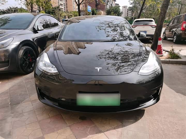 Фото 3 - Tesla Model 3