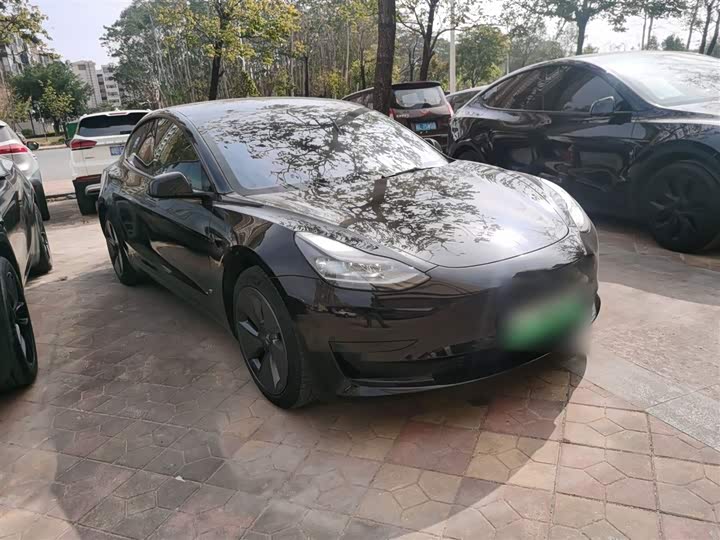 Фото 4 - Tesla Model 3
