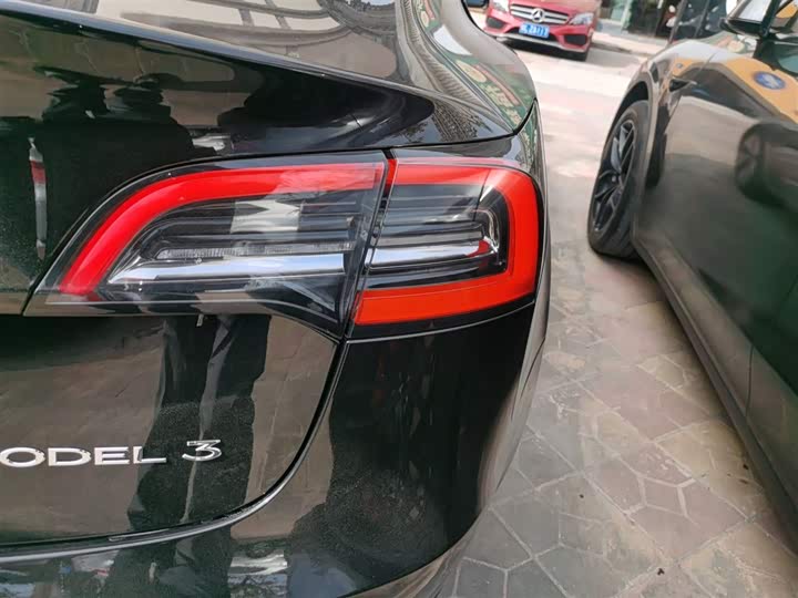 Фото 8 - Tesla Model 3