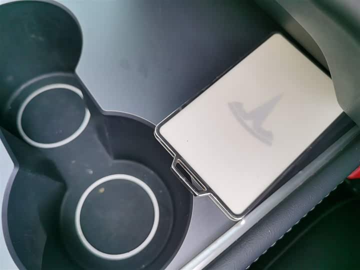 Фото 9 - Tesla Model 3