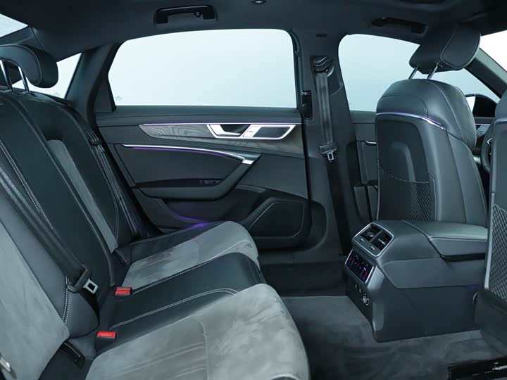 Фото 8 - Audi A6L