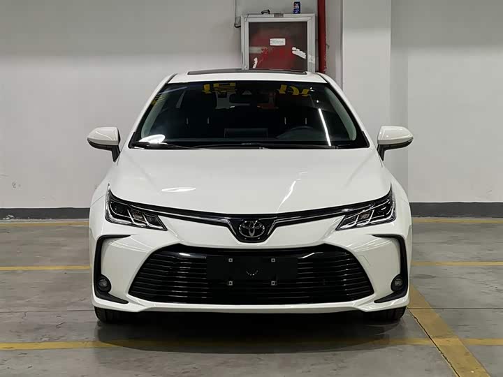 Фото 2 - Toyota Corolla