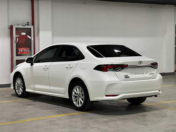 Фото 4 - Toyota Corolla