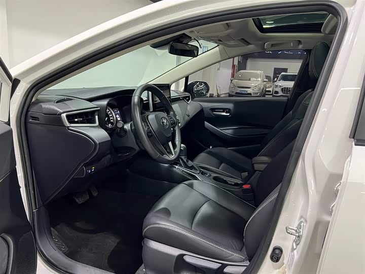 Фото 8 - Toyota Corolla