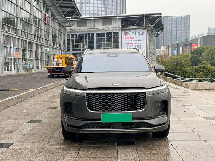 Фото 2 - LiXiang One