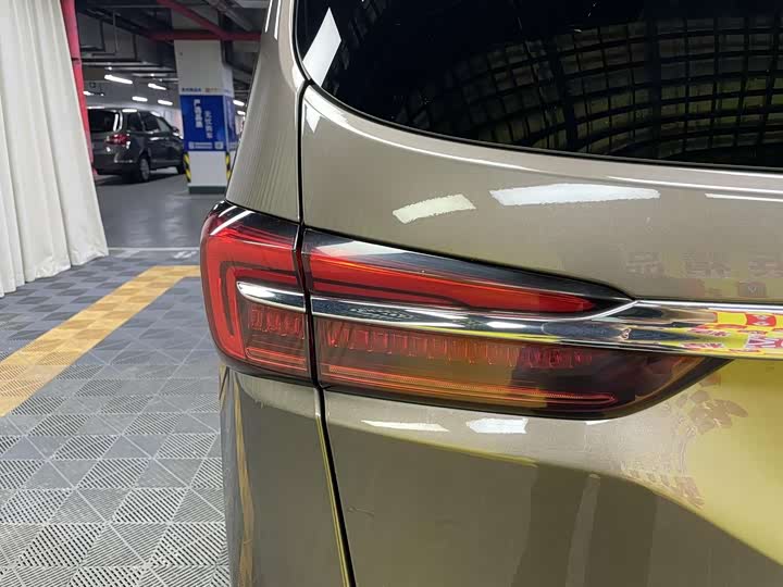 Фото 8 - Buick GL8 ES