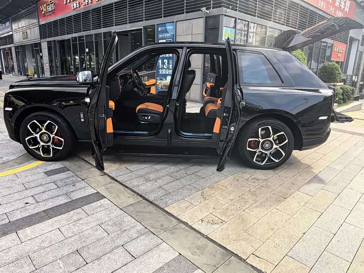 Фото 8 - Rolls-Royce Cullinan