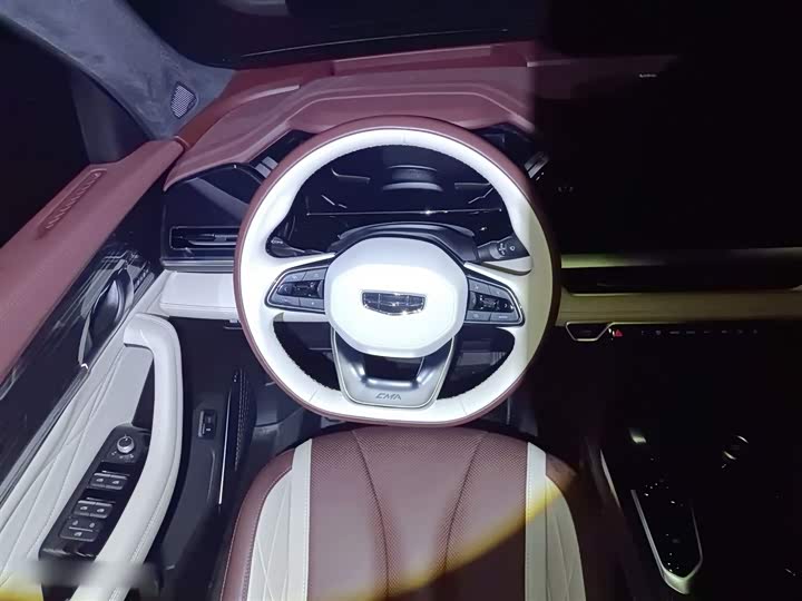 Фото 3 - Geely Monjaro