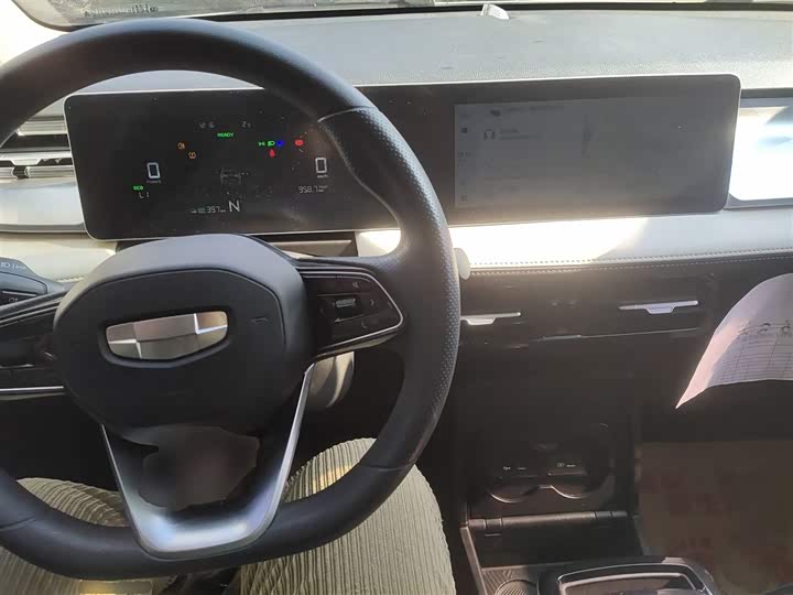 Фото 9 - Geely Geometry E Firefly