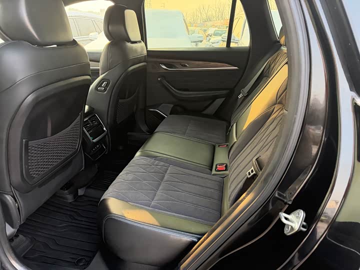 Фото 7 - Geely Monjaro