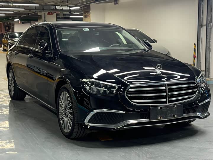 Фото 3 - Mercedes-Benz E-Class