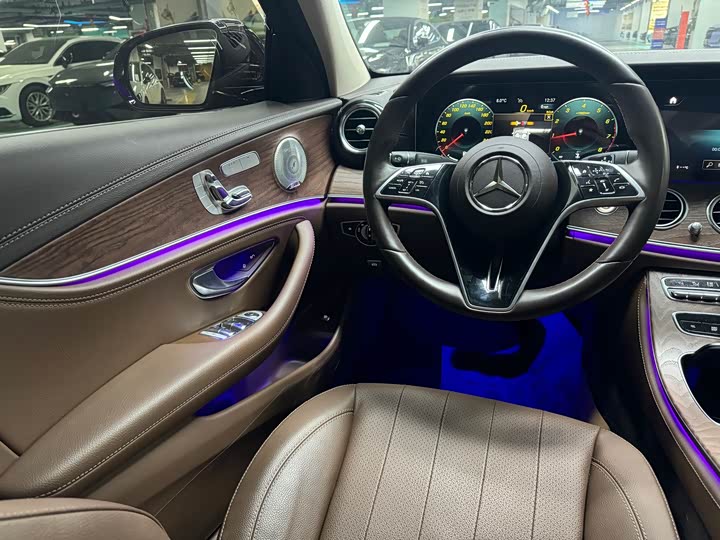 Фото 6 - Mercedes-Benz E-Class