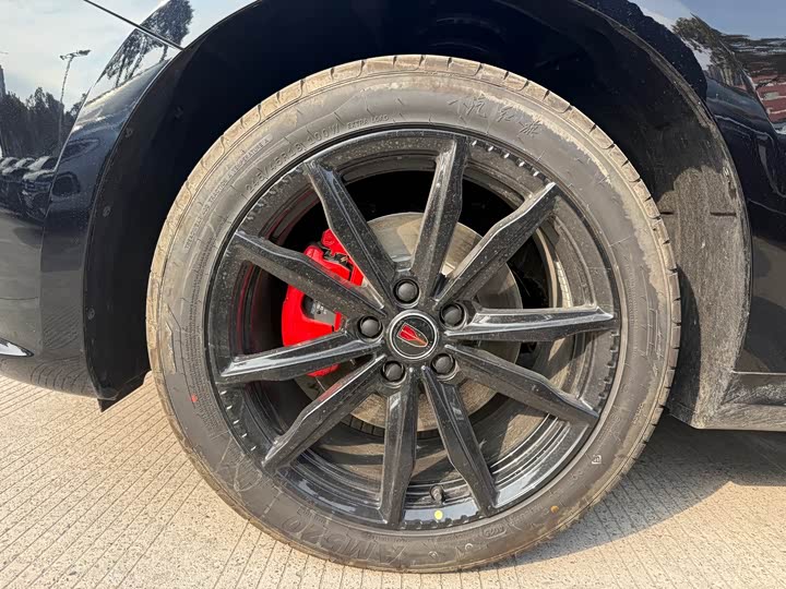 Фото 8 - Hongqi H5