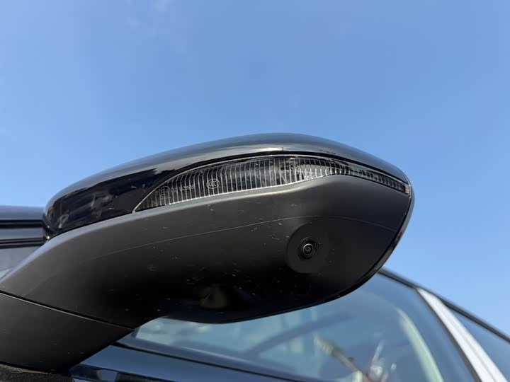 Фото 9 - Hongqi H5