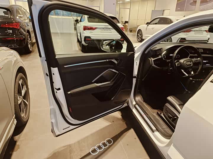 Фото 6 - Audi Q3 Sportback