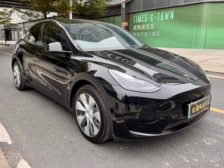 Фото 3 - Tesla Model Y