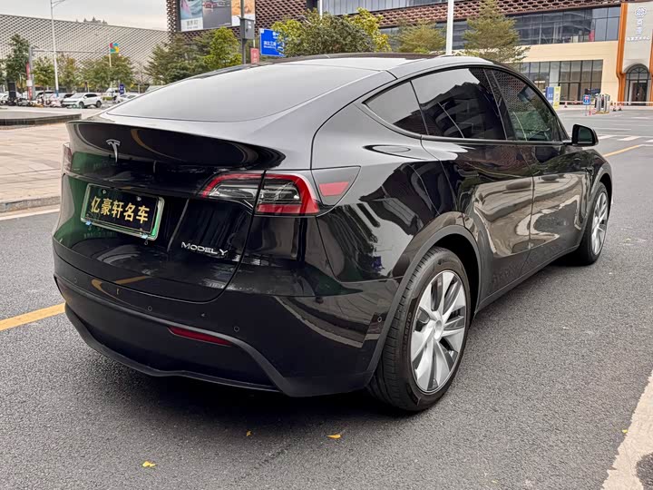 Фото 4 - Tesla Model Y