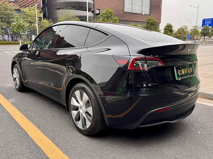 Фото 6 - Tesla Model Y