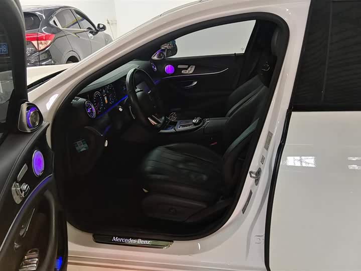 Фото 9 - Mercedes-Benz E-Class