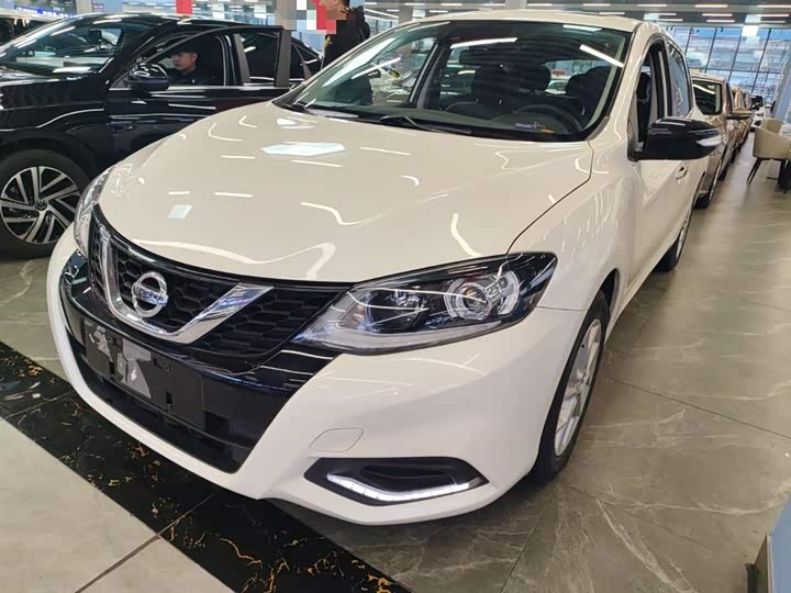 Фото 2 - Nissan Tiida