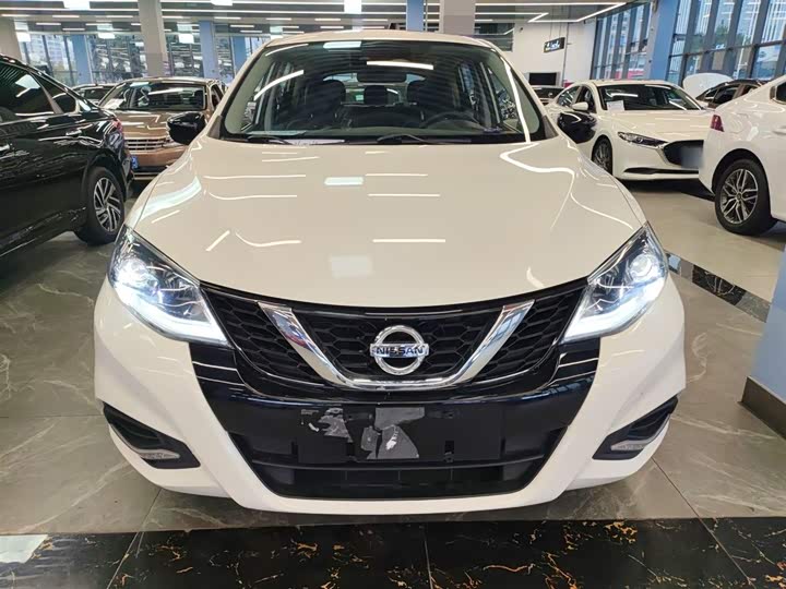 Фото 3 - Nissan Tiida