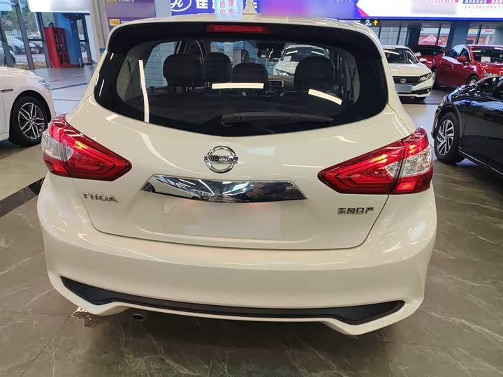 Фото 6 - Nissan Tiida