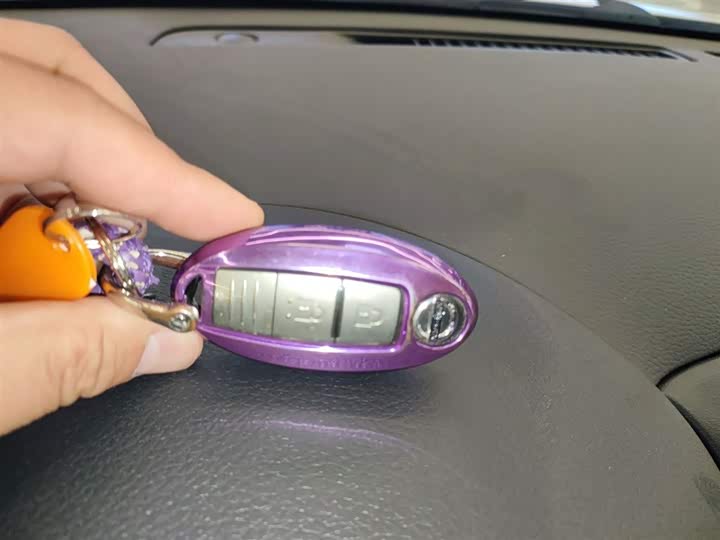 Фото 9 - Nissan Tiida