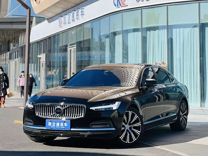 Фото 1 - Volvo S90