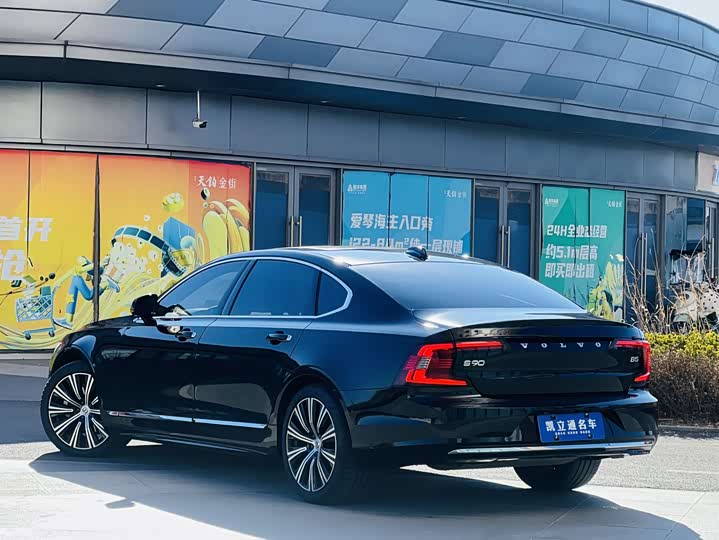 Фото 4 - Volvo S90